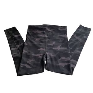 Athleta ultimate legging in camo black